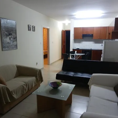 Byreva Apartments Paphos Room photo